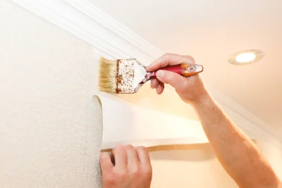 Pose de papier peint aux Baux-de-Breteuil — revêtements muraux et toiles de verre